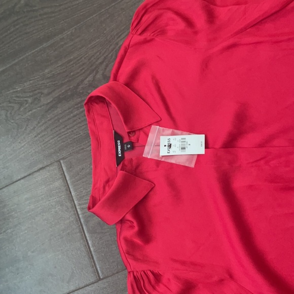 express blouse in bright red Size M NWT - Picture 3 of 3